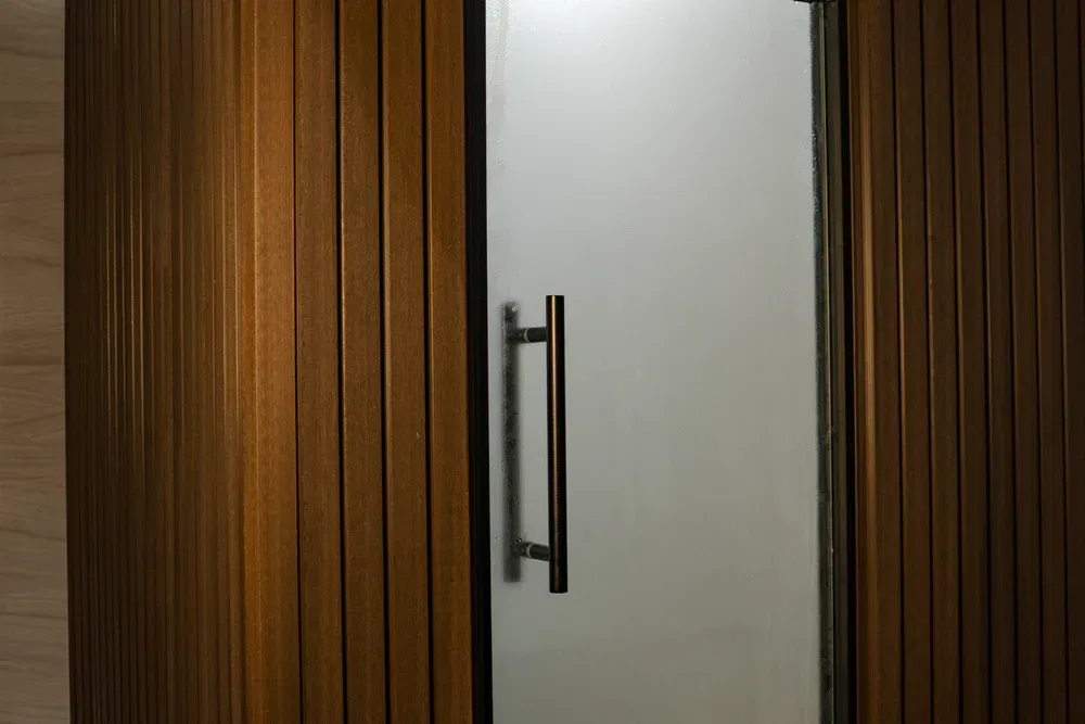 Grand Geyser - 4 Person Outdoor / Indoor Steam Room - Image 2