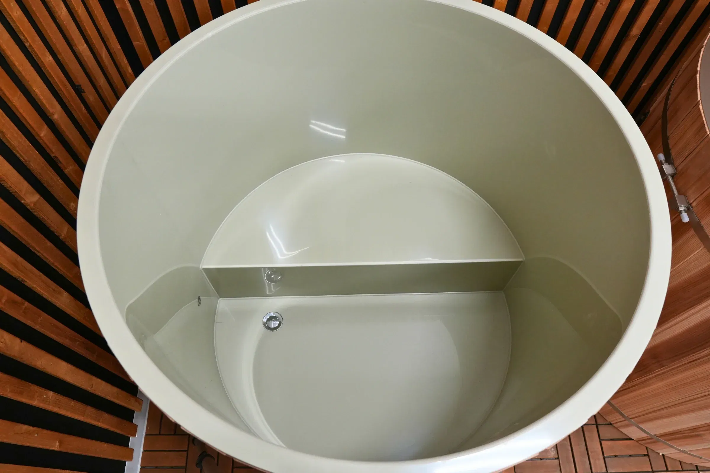 Dynamic Cold Therapy PVC Barrel Cold Plunge Tub - Image 12